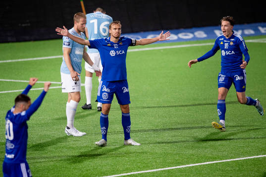 GIF Sundsvalls Pontus Engblom juiblar