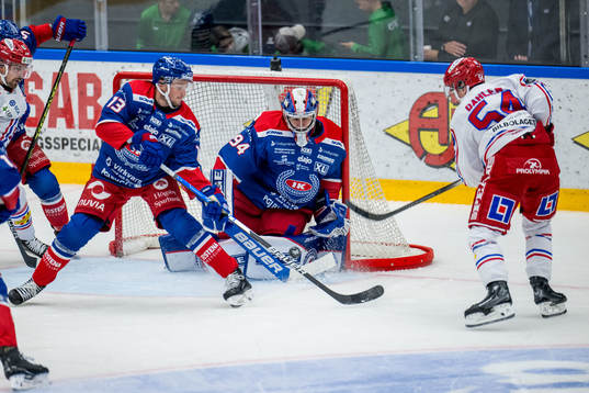 Oskarshamns Rasmus Bengtsson och målvakt Marek Langhamer