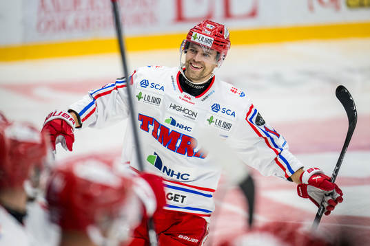Timrås Emil Pettersson jublar