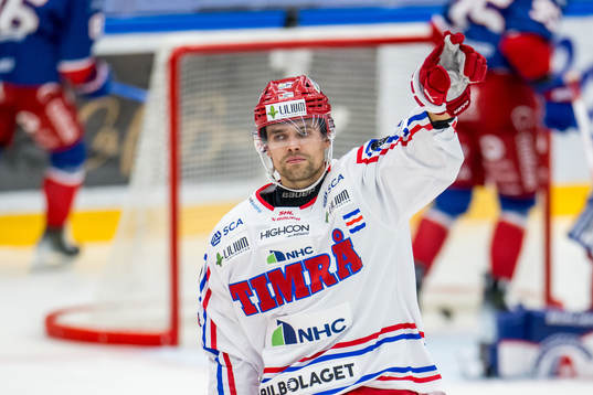 Timrås Emil Pettersson jublar
