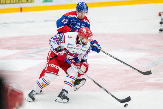 Timrås Robin Hanzl och Oskarshamns Jonas Engström