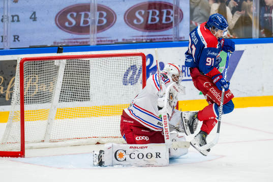 Timrås målvakt Jacob Johansson och Oskarshamns Logan