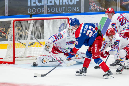 Timrås målvakt Jacob Johansson och Oskarshamns Gustaf
