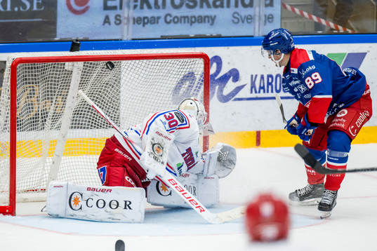 Oskarshamns Patrik Karlkvist gör 2-5 bakom Timrås