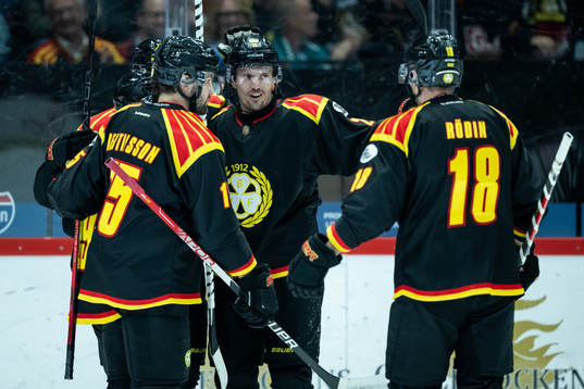 Brynäs spelare jublar