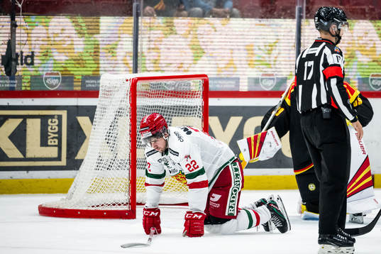 Moras Måns Carlsson har ont