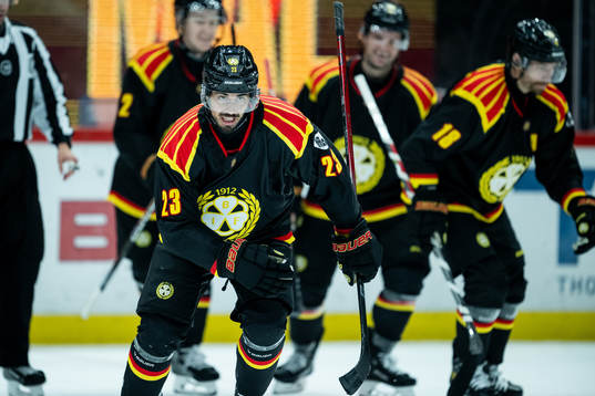 Brynäs Tyler Vesel jublar