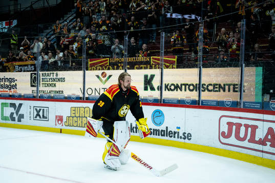 Brynäs målvakt Anders Lindbäck jublar