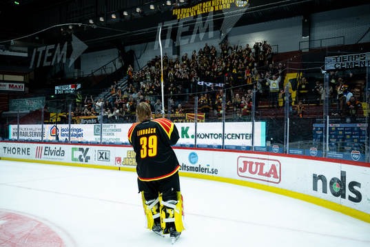 Brynäs målvakt Anders Lindbäck jublar