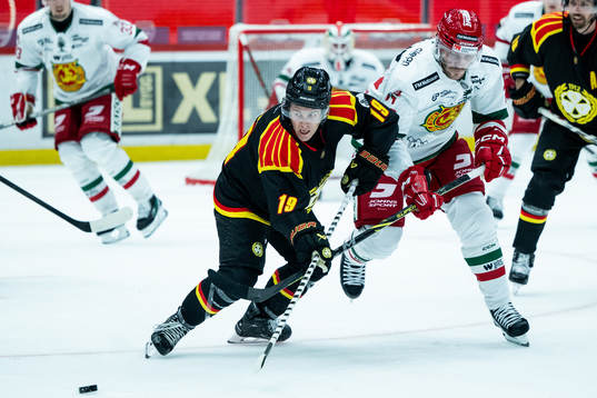 Brynäs Tyler Kelleher och Moras Johan Persson