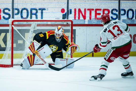 Brynäs målvakt Anders Lindbäck och Moras Fabian Ilestedt