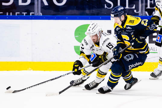 Västerås Jared Dmytriw och Södertäljes Egor Polin