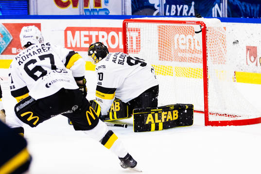 Södertäljes Christopher Liljewall gör 1-0 bakom
