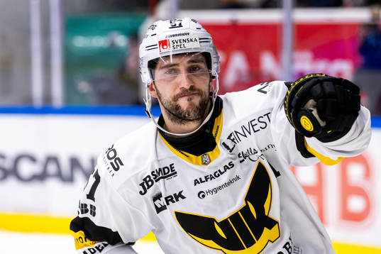 Västerås Konstantin Komarek jublar