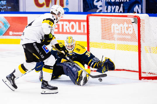 Södertäljes Tomas Sholl i straffläggningen