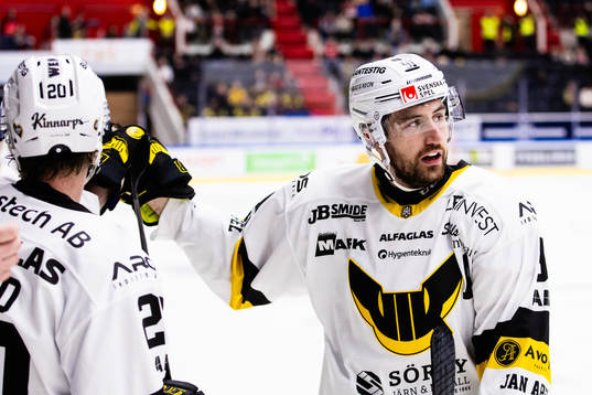 Västerås Nicholas Hutchison jublar