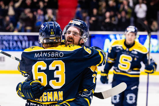 Södertäljes Dominic Turgeon jublar