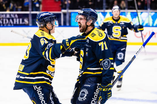 Södertäljes Dominic Turgeon jublar