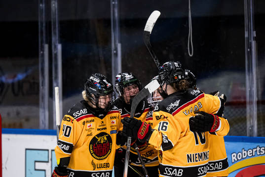 Luleås Jenni Hiirikoski jublar