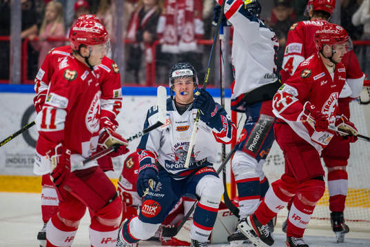 Halmstads Viktor Bernhardtz jublar