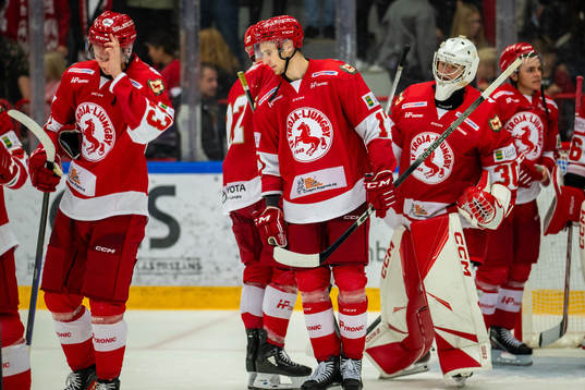Troja/Ljungbys Emil Ekholm och målvakt Viktor Westermark