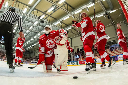 Troja/Ljungbys målvakt Jesper Eliasson och Dennis Fröland