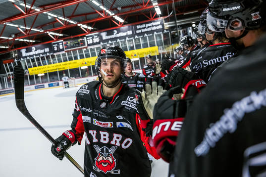 Nybros Oliver Olsson jublar