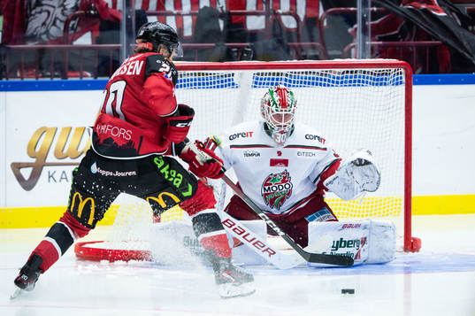 Malmö Redhawks Thomas Berg Paulsen och MoDos målvakt