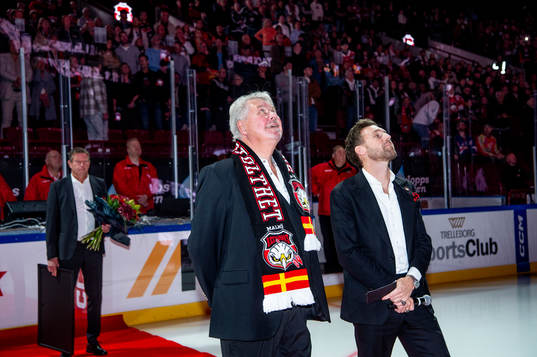 Percy Nilsson hyllas innan ishockeymatchen i SHL mellan