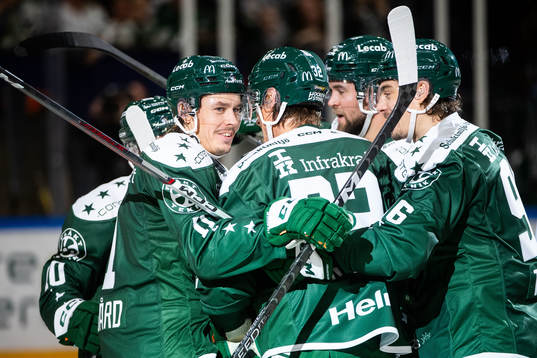 Färjestads Joakim Nygård jublar med lagkamrater