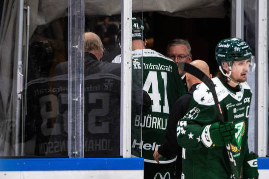 Färjestads Henrik Björklund lämnar isen