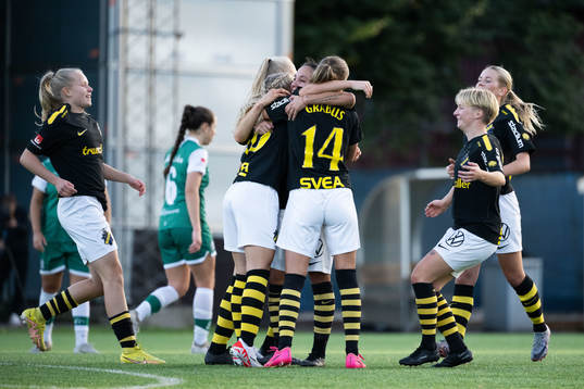 AIKs Matilda Nildén jublar med lagkamrater