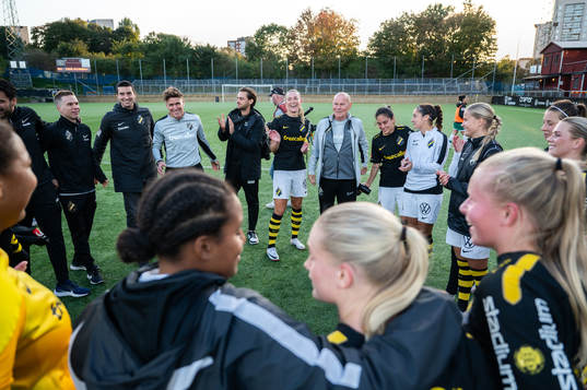 AIKs spelare jublar