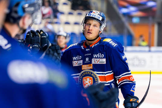 Växjös Gabriel Carlsson jublar