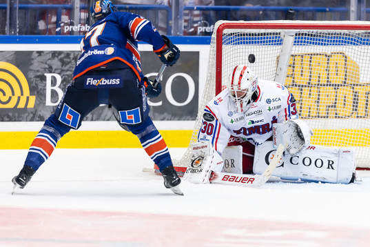 Växjös Gabriel Carlsson göra mål 2-1 bakom Timrås