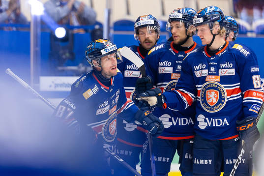 Växjös Robert Rosén jublar