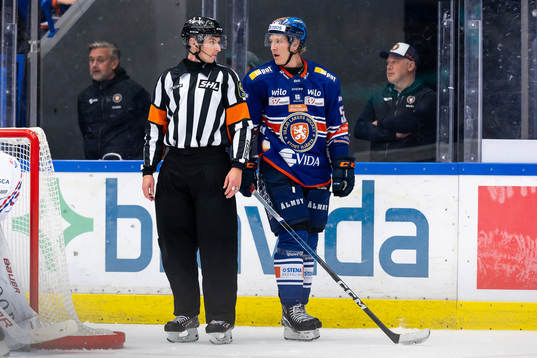 Domare Christoffer Holm och Emil Sylvegård