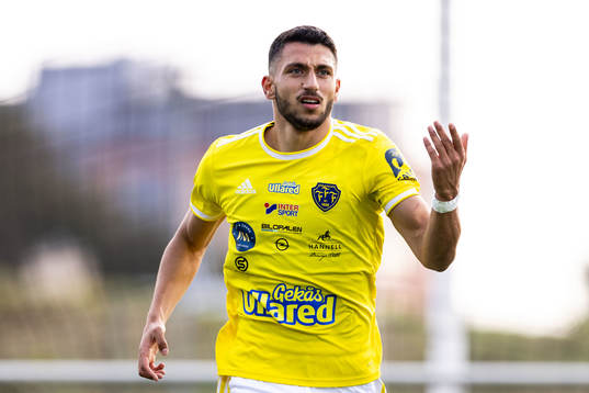 Falkenbergs Leonardo Farah Shahin jublar