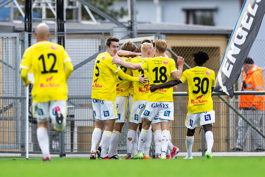 Falkenbergs spelare jublar