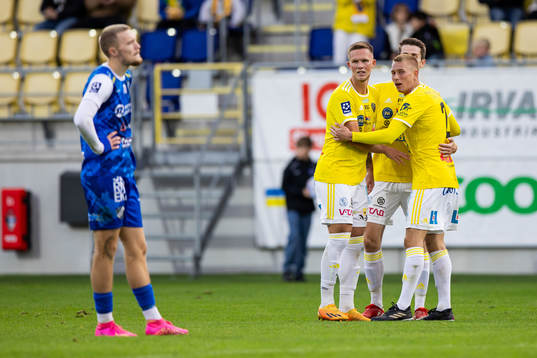 Falkenbergs spelare jublar