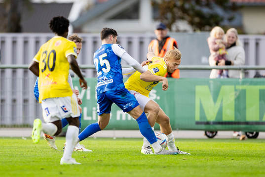 Oddevolds Kenan Mehovic och Falkenbergs Oskar Christiansson
