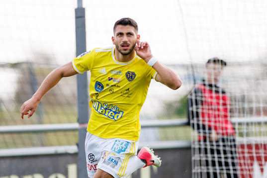 Falkenbergs Leonardo Farah Shahin jublar