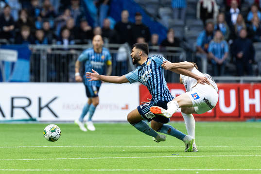 Djurgårdens Musa Gurbanli och Halmstads Gabriel Wallentin