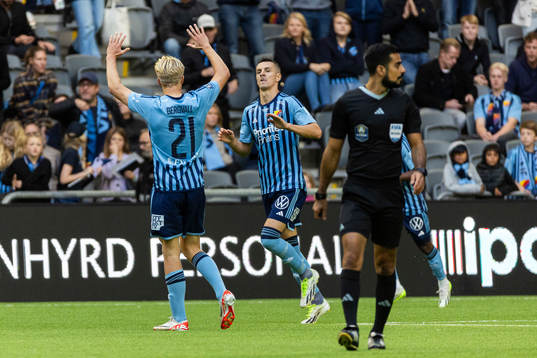 Djurgårdens Lucas Bergvall och Haris Radetinac jublar seger