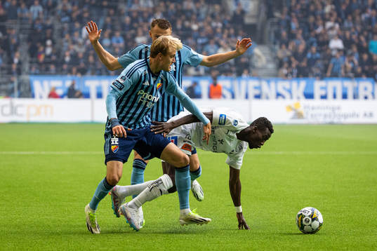 Halmstads Naeem Mohammed och Djurgårdens Oskar Fallenius
