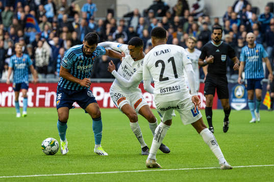 Djurgårdens Musa Gurbanli mot Halmstads Amir Al-Ammari och