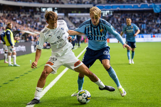 Halmstads Kazper Karlsson och Djurgårdens Oskar Fallenius