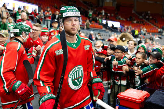 Frölundas Christian Folin innan ishockeymatchen i SHL