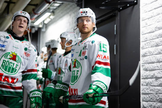 Rögles Simon Ryfors innan ishockeymatchen i SHL mellan