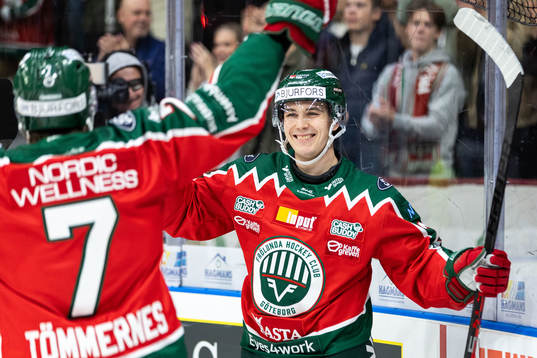 Frölundas Jere Innala jublar
